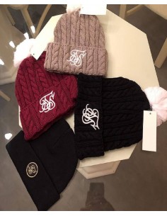 Gorro negro logo oro