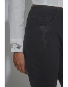 Pantalón Pitillo Negro 2