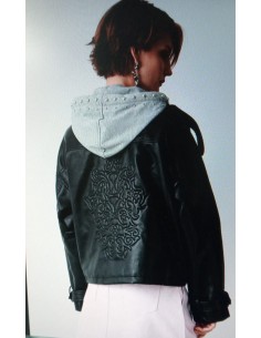 Chaqueta Negra Polipiel con...