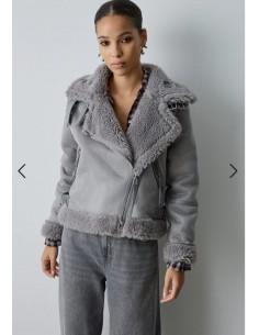 Chaqueta Gris con Pelo...