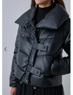 Chaqueta Negra Acolchada...