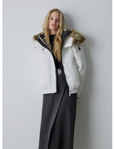 Chaqueta Blanca Con Capucha y Pelo