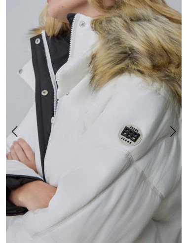 Chaqueta Blanca Con Capucha y Pelo