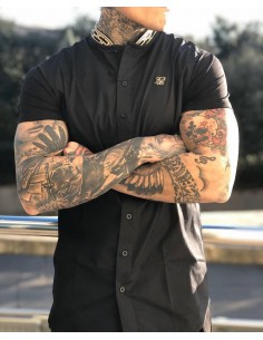 Camisa negra manga corta...